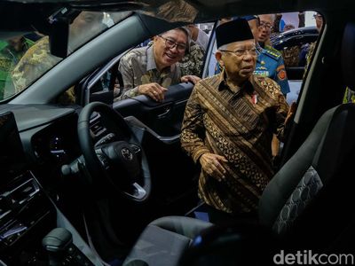 Buka GIIAS 2024, Wapres Maruf Amin Jajal Innova Zenix-Hyundai Kona