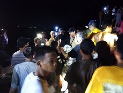 Kapal Nelayan Tenggelam Dihantam Ombak di Bulukumba, 6 ABK Selamat