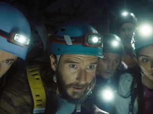 Sinopsis Black Water: Abyss, Pergulatan Sengit 5 Sahabat Vs Buaya Lapar