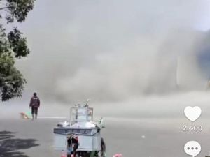 Sederet Fakta Debu Setan di Lautan Pasir Bromo Nggak Bikin Warga Keder Sederet Fakta Debu Setan di Lautan Pasir Bromo Nggak Bikin Warga Keder