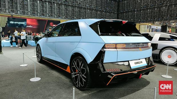 Bagian belakang Hyundai Ioniq 5 N tidak banyak berubah dari versi standar.