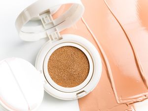 Anti Salah! 3 Cara Memilih Cushion Makeup Sesuai Warna Kulit Kamu Anti Salah! 3 Cara Memilih Cushion Makeup Sesuai Warna Kulit Kamu