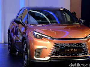 8 Merek Mobil Mewah yang Berseliweran di Jalanan Jakarta 8 Merek Mobil Mewah yang Berseliweran di Jalanan Jakarta