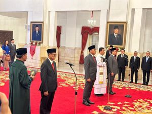 Jokowi Resmi Lantik 3 Wamen Baru: Thomas Djiwandono, Sudaryono & Yuliot Jokowi Resmi Lantik 3 Wamen Baru: Thomas Djiwandono, Sudaryono & Yuliot