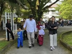 7 Gaya Kahiyang Ayu Antar Anak Hari Pertama Sekolah, Dikawal Paspampres