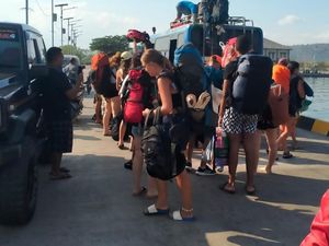 Mesin Kapal Tiba-tiba Macet di Perairan Bima, 6 ABK-27 Bule Dievakuasi Mesin Kapal Tiba-tiba Macet di Perairan Bima, 6 ABK-27 Bule Dievakuasi