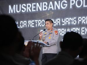 Irjen Karyoto Lacak Penyebar Hoax Sebut Dirinya Marah ke Kapolri Irjen Karyoto Lacak Penyebar Hoax Sebut Dirinya Marah ke Kapolri
