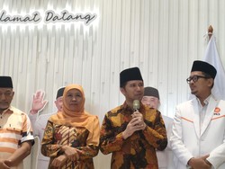 Khofifah-Emil Tak Targetkan Lawan Kotak Kosong di Jatim: Biar Allah Tentukan