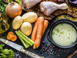 4 Cara Simpan Kuah Kaldu Agar Tak Berubah Rasanya