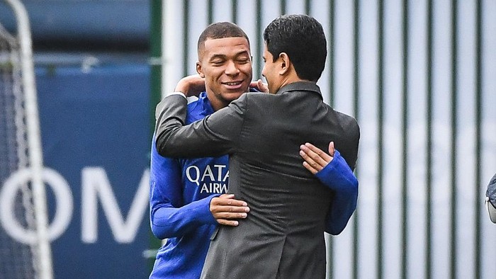 PARIS, FRANCE - SEPTEMBER 05: Kylian MBAPPE of PSG and Nasser AL-KHELAIFI of PSG looks on ahead of their UEFA Champions League group H match against Juventus at Parc des Princes on September 5, 2022 in Paris, France. (Photo by Matthieu Mirville/DeFodi Images via Getty Images)
