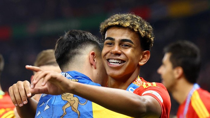 Soccer Football - Euro 2024 - Final - Spain v England - Berlin Olympiastadion, Berlin, Germany - July 14, 2024 Spains Lamine Yamal celebrates after winning the final REUTERS/Lisi Niesner
