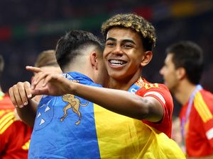 Lamine Yamal di Antara Para Wanita