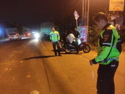 Hindari Mobil hingga Masuk Jalur Lawan, Adi Tewas Adu Kambing dengan Truk