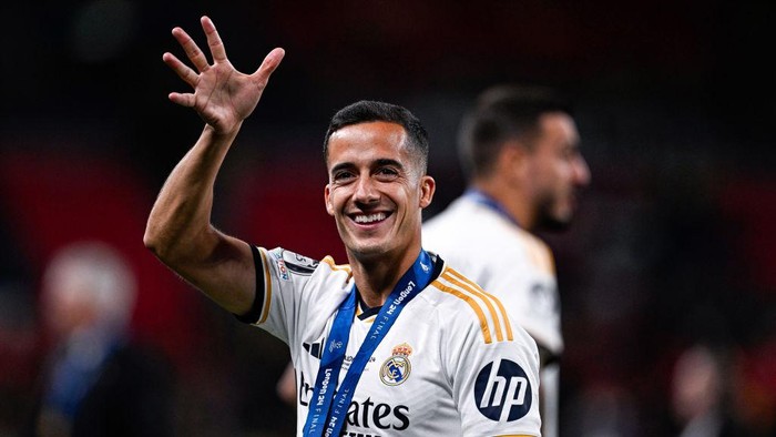 LONDON, UNITED KINGDOM - JUNE 1: Lucas Vazquez of Real Madrid CF waving after the UEFA Champions League Final 2023/24 match between Borussia Dortmund and Real Madrid CF at Wembley Stadium on June 1, 2024 in London, United Kingdom. (Photo by Pablo Morano/BSR Agency/Getty Images)