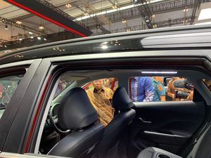 Wapres Maruf Amin Jajal Kona Electric yang Indonesia Banget di GIIAS 2024 Wapres Maruf Amin Jajal Kona Electric yang Indonesia Banget di GIIAS 2024