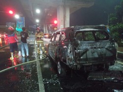 Mobil di Jl Soleh Iskandar Bogor Terbakar, Api Muncul dari Kap
