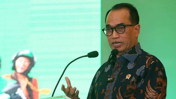 Menhub Bakal Bahas Subsidi KRL Berbasis NIK Bareng Luhut-Sri Mulyani