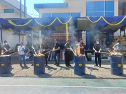 Pakaian Impor Bekas dari Cina ke Jatim Senilai Rp 243 Juta Dimusnahkan