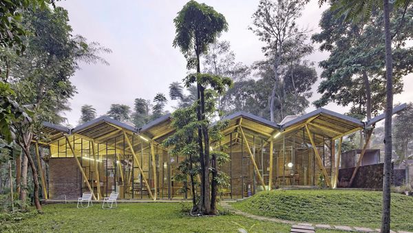Potret Rumah Bambu di Salatiga yang Disebut Hunian Terbaik di Asia