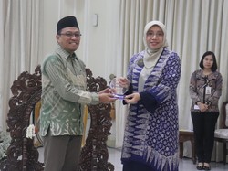 Berdayakan Masyarakat Lewat ZIS, Paragon Raih Penghargaan dari Forum Zakat