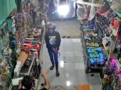 Aksi Perampok Bercelurit di Cikarang Minta Shockbreaker Motor