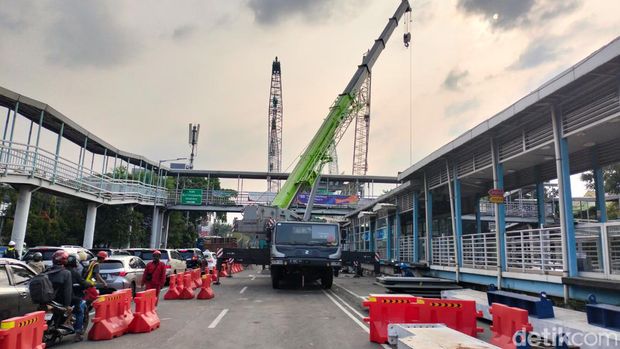 Proyek LRT Jakarta Fase 1B Velodrome-Manggarai telah mencapai 22,4%. Proyek sedang dikebut lantaran akan ada test track pada September mendatang. (Astrid M/detikcom)