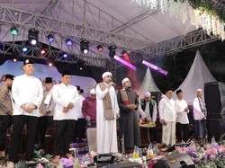 Antusias Ribuan Warga Lamongan Selawatan Bareng Habib Anis Bin Syahab
