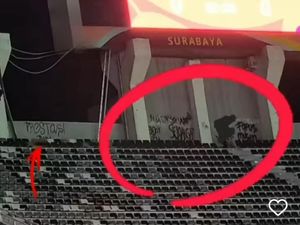 Viral Stadion GBT Surabaya Jadi Sasaran Vandalisme Saat Laga Piala AFF U-19 Viral Stadion GBT Surabaya Jadi Sasaran Vandalisme Saat Laga Piala AFF U-19