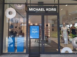 Beli Tas Branded di The Grand Outlet Karawang, Kate Spade - Coach Sale up to 50% Beli Tas Branded di The Grand Outlet Karawang, Kate Spade - Coach Sale up to 50%
