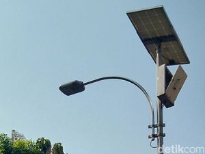 Pemprov Jabar Pasang 400 Titik PJU Baru di Jalur Mudik Garut Pemprov Jabar Pasang 400 Titik PJU Baru di Jalur Mudik Garut