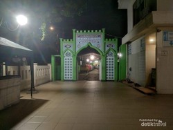 Malam-malam Berziarah ke Makam Habib Kuncung, Tenang dan Syahdu