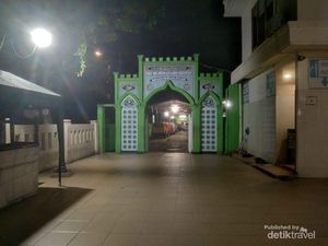 Malam-malam Berziarah ke Makam Habib Kuncung, Tenang dan Syahdu Malam-malam Berziarah ke Makam Habib Kuncung, Tenang dan Syahdu