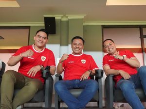 Mesranya Walkot Eri Nobar Piala AFF U-19 Bareng Ketua Golkar-Gerindra Surabaya Mesranya Walkot Eri Nobar Piala AFF U-19 Bareng Ketua Golkar-Gerindra Surabaya