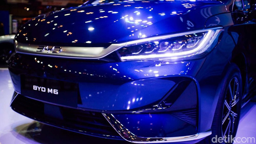 BYD M6 Hybrid Segera Meluncur