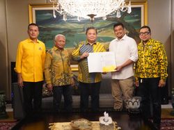 Airlangga Serahkan Rekomendasi ke Bobby-Surya untuk Pilgub Sumut 2024