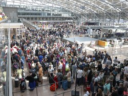 Situasi Kacau di Bandara Dunia Imbas Microsoft Windows Crash