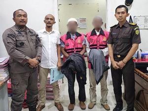 Kejari Kembali Tahan 2 Tersangka Baru di Kasus Korupsi Kapal Dishub Bima Kejari Kembali Tahan 2 Tersangka Baru di Kasus Korupsi Kapal Dishub Bima