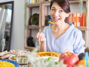 Teknik Mengunyah Makanan untuk Bantu Turun Berat Badan, Disarankan Ahli Diet