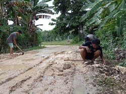 Jalan Alternatif Bandara Arung Palakka Bone Rusak, Pemkab Janji Perbaiki 2025
