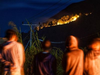 Api Menghanguskan Hutan di Lereng Gunung Sipiso-piso