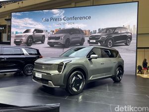 KIA Luncurkan 3 Mobil Baru: Mobil Listrik EV9, Carnival Hybrid dan Seltos