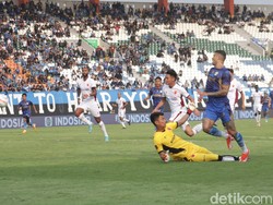Liga 1: Persib Bandung Vs PSM Makassar Masih Sama Kuat di Babak Pertama