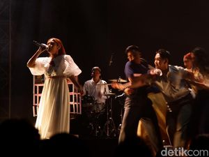 Video: Beda Penonton Indonesia dan Malaysia Menurut Nadin Amizah