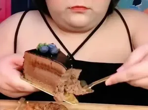 Sederet Kasus Mukbang Berujung Maut, Meninggal Mendadak-Komplikasi Obesitas Sederet Kasus Mukbang Berujung Maut, Meninggal Mendadak-Komplikasi Obesitas