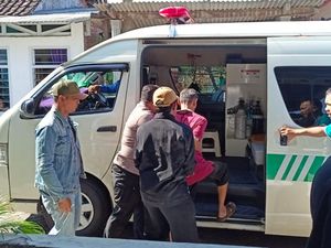 Viral Seorang Pria Aniaya Muazin di Bangil Pasuruan Viral Seorang Pria Aniaya Muazin di Bangil Pasuruan