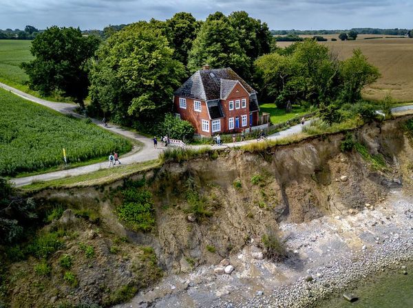 Penampakan Villa Terbengkalai di Jerman Karena Terancam Longsor