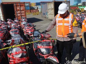 Polisi Gagalkan Pengiriman Motor-Mobil Ilegal ke Timor Leste Polisi Gagalkan Pengiriman Motor-Mobil Ilegal ke Timor Leste