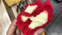 Merah Merona Cookie Bloody Mary dengan Isian Keju