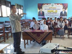 Persempit Peredaran Narkoba, Polres Probolinggo Edukasi Pelajar Saat MPLS