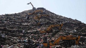 Potret Gunung Sampah Bantar Gebang yang Kian Mengkhawatirkan